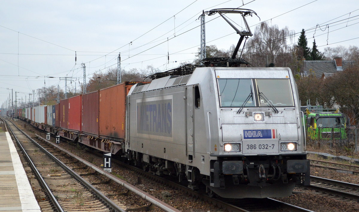 METRANS Rail s.r.o., Praha [CZ] mit  386 032-7  [NVR-Nummer: 91 54 7386 032-7 CZ-MT] und Containerzug am 30.11.20 Bf. Berlin-Hirschgarten.
