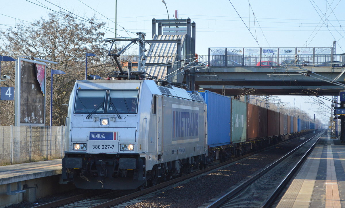 METRANS Rail s.r.o., Praha [CZ] mit  386 027-7  [NVR-Nummer: 91 54 7386 027-7 CZ-MT] und Containerzug am 01.03.21 Durchfahrt Bf. Berlin Hohenschönhausen.