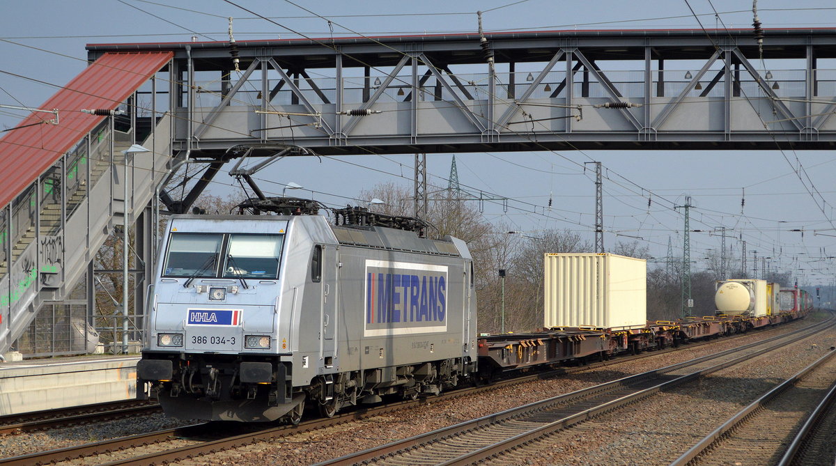 METRANS Rail s.r.o., Praha [CZ] mit  386 034-3  [NVR-Nummer: 91 54 7386 034-3 CZ-MT] und Containerzug Durchfahrt Bf. Saarmund am 26.03.21