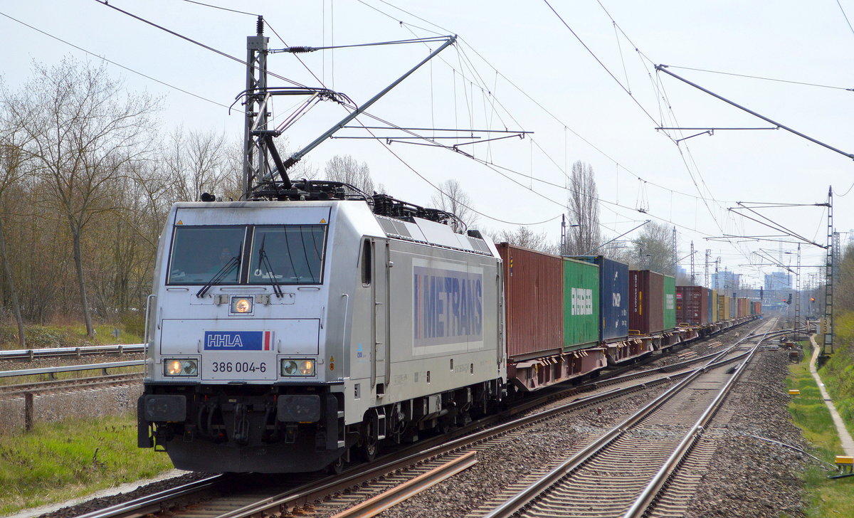 METRANS Rail s.r.o., Praha [CZ] mit  386 004-6  [NVR-Nummer: 91 54 7386 004-6 CZ-MT] und Containerzug Richtung Norden am 09.04.21 Durchfahrt Bf. Berlin Hohenschönhausen.