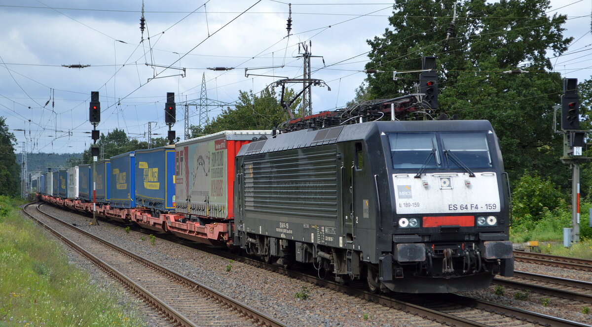 METRANS Rail s.r.o., Praha [CZ] mit der MRCE Dispo  ES 64 F4-159   [NVR-Nummer: 91 80 6189 159-7 D-DISPO] und KLV-Zug Richtung Polen am 31.08.21 Durchfahrt Bf. Saarmund.