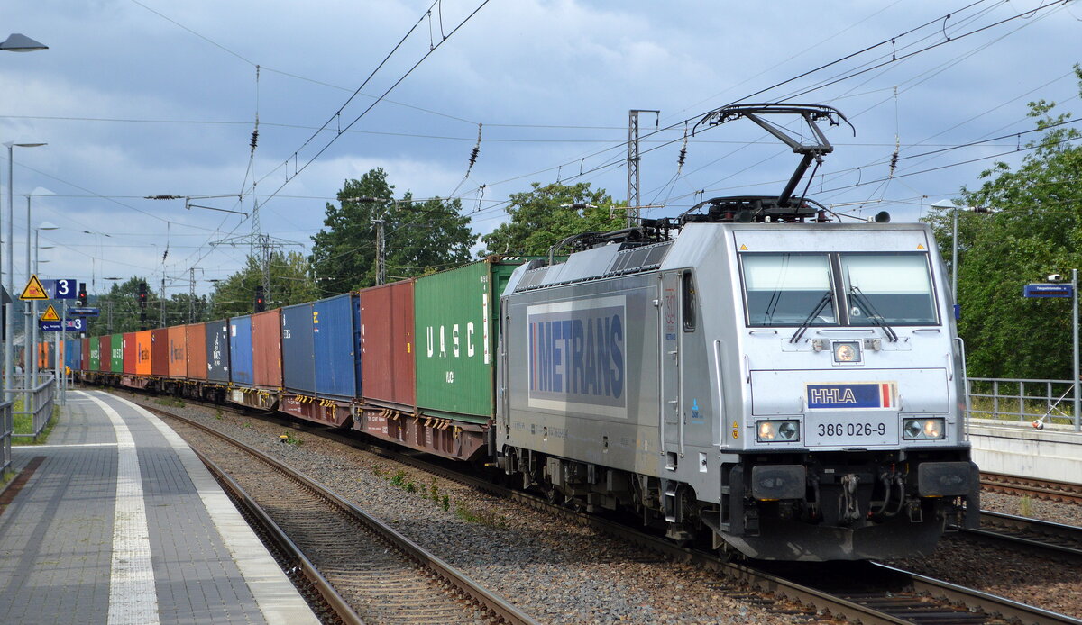 METRANS Rail s.r.o., Praha [CZ] mit  386 026-9  [NVR-Nummer: 91 54 7386 026-9 CZ-MT] und Containerzug am 31.08.21 Durchfahrt Bf. Saarmund.
