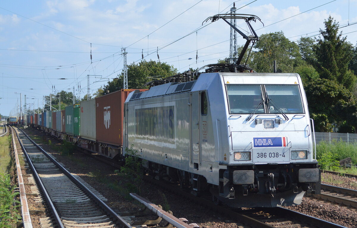 METRANS Rail s.r.o., Praha [CZ]  mit  386 038-4  [NVR-Nummer: 91 54 7386 038-4 CZ-MT] und Containerzug am 10.09.21 Berlin Hirschgarten.