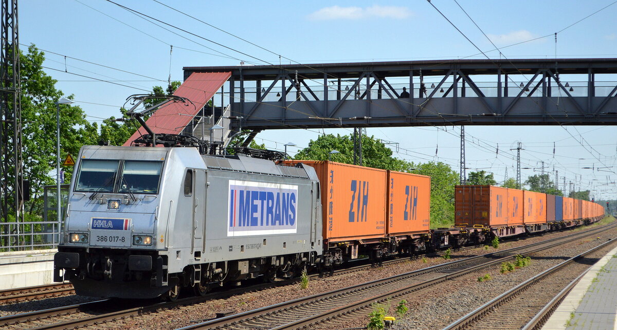 METRANS Rail s.r.o., Praha [CZ] mit  386 017-8  [NVR-Nummer: 91 54 7386 017-8 CZ-MT] und Containerzug am 18.05.22 Durchfahrt Bf. Saarmund.