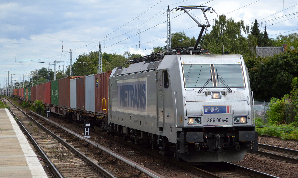 METRANS Rail s.r.o., Praha [CZ] mit ihrer  386 004-6  [NVR-Nummer: 91 54 7386 004-6 CZ-MT] und einem Containerzug am 01.09.22 Berlin Hirschgarten.