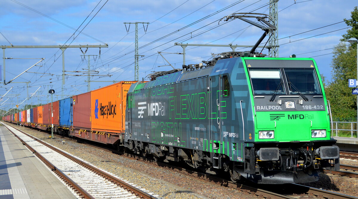 METRANS Rail s.r.o., Praha [CZ] mit  186-432  [NVR-Nummer: 91 80 6186 432-1 D-Rpool] und einem Containerzug am 29.09.22 Durchfahrt Bahnhof Golm.