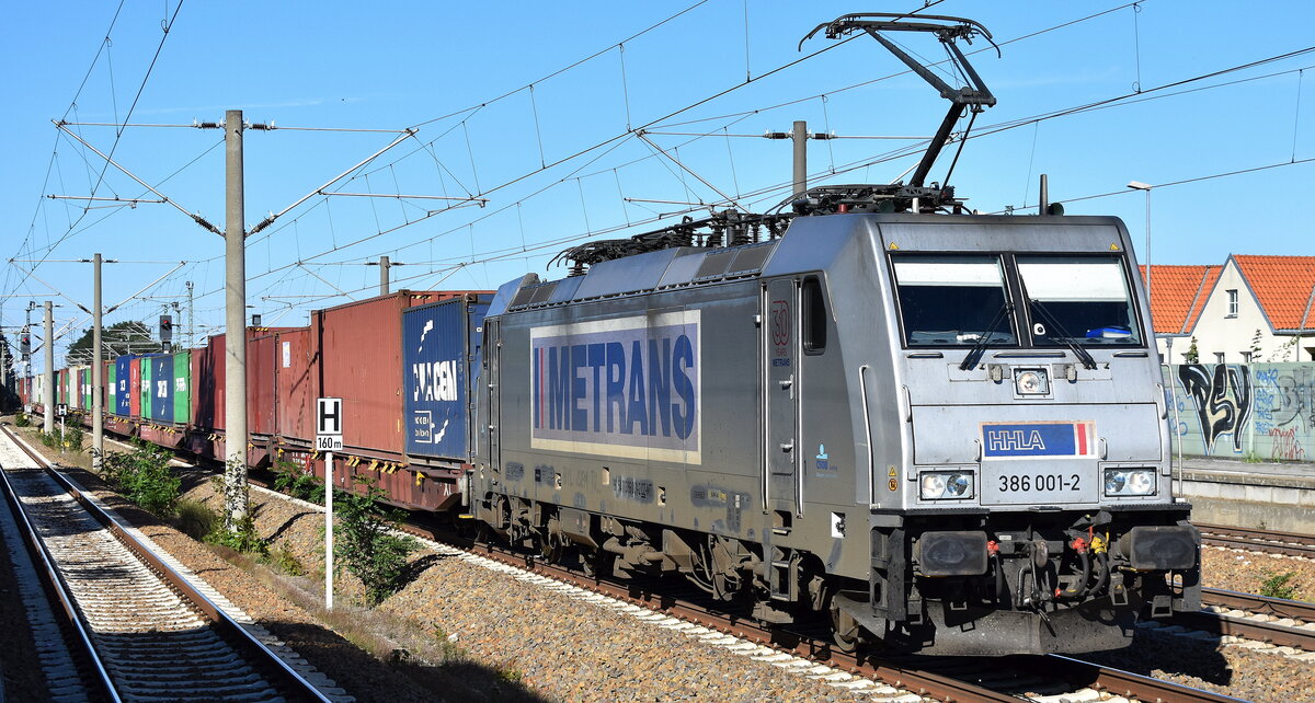 METRANS Rail s.r.o., Praha [CZ] mit ihrer  386 001-2  [NVR-Nummer: 91 54 7386 001-2 CZ-MT] und einem Containerzug am 04.09.23 Höhe Bahnhof Luckenwalde.
