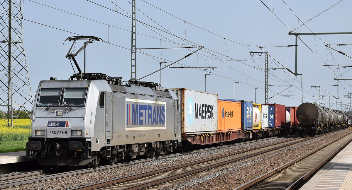 METRANS Rail s.r.o., Praha [CZ] mit ihrer  386 031-9  [NVR-Nummer: 91 54 7386 031-9 CZ-MT] und einem Containerzug am 08.04.24 Höhe Bahnhof Rodleben.