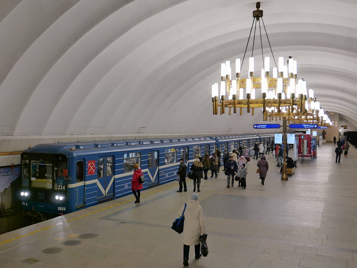 Metro-Station Tschornaja Retschka der Linie 2 in St. Petersburg, 17.2.18