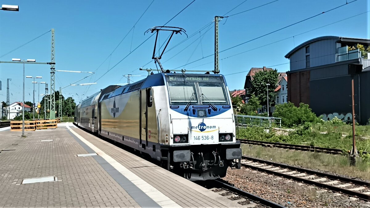 Metronom 146 536-8 am 4.6.22 in Lüneburg als RE3 Hamburg Hbf bei der ausfahrt 