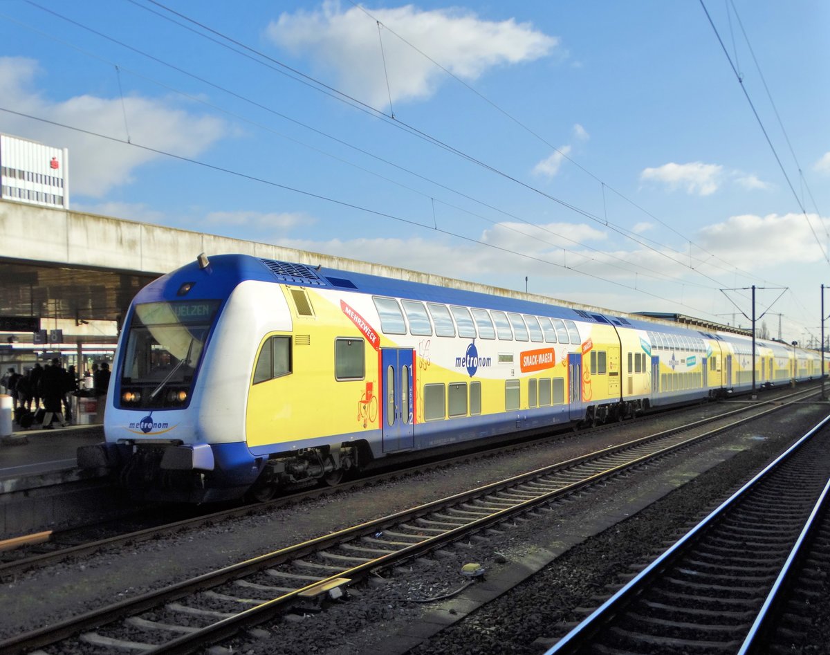 METRONOM Bombardier Doppelstocksteuerwagen am 17.11.17 in Hannover Hbf