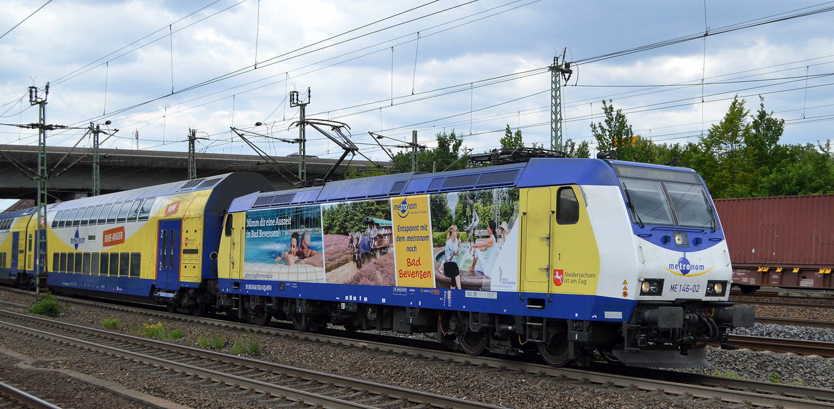 metronom Eisenbahngesellschaft mbH, Uelzen [D] mit  ME 146-02  [Name: Hansestadt Lüneburg] und neuerer Werbefolie mit der RB31 nach Lüneburg am 25.06.20 Ausfahrt Bf. Hamburg-Harburg.