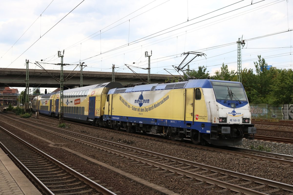 Metronom Werbelok ME 146-18 in Hamburg Harburg am 18.07.19 vom Bahnsteig aus fotografiert