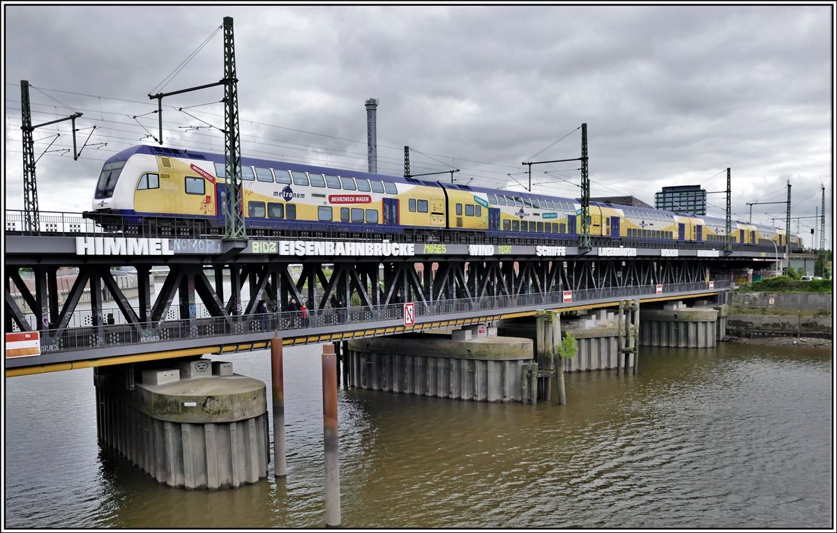 Metronomzug auf der Oberhafenbrücke in Hamburg. (25.05.2019)