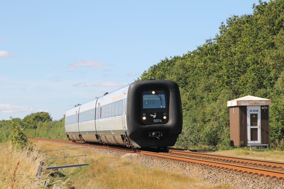 MFA 5074 / FF 5474 / MFB 5274 mit LYN 746 Struer-Fredericia bei Nørre Kollund am 12-8-2015.