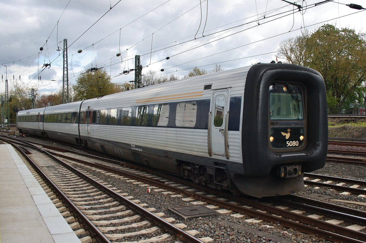 MFA5080 wird am 26.4.2017 als IC386 nach Århus im Hamburger Hauptbahnhof bereitgestellt.