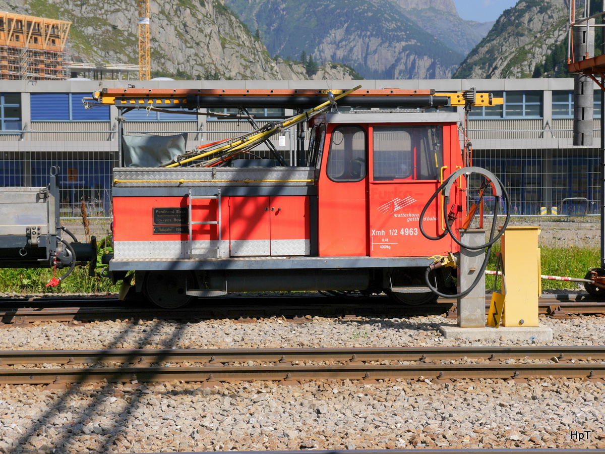 MGB - Dienstfahrzeug Xmh 1/2 4963 abgestellt im Bahnhof Andermatt am 04.08.2017