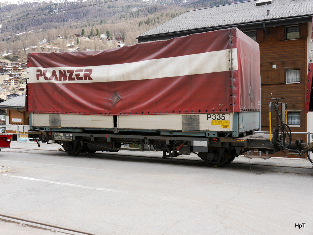 MGB - Güterwagen Lbv 2638 in Zermatt am 12.04.2014