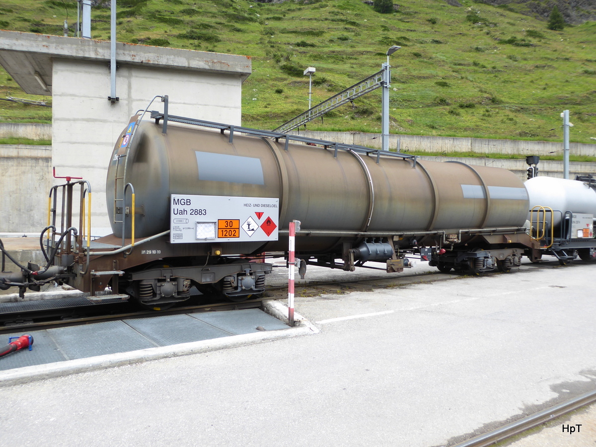 MGB - Heiz und Dieseloel Transportwagen Uah 2883 abgestellt in Zermatt am 23.07.2016