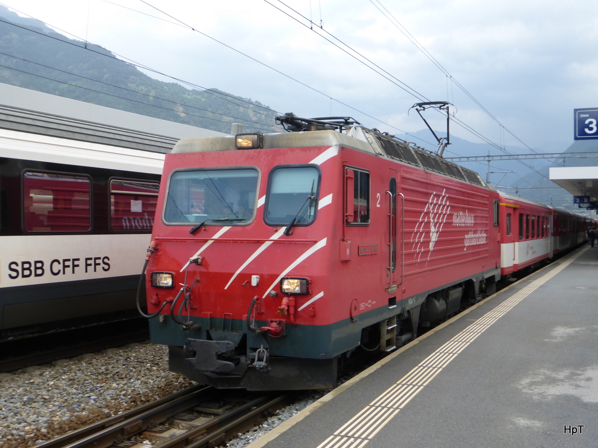 MGB - HGe 4/4  2 mit Regio im Bahnhof Visp am 14.08.2015