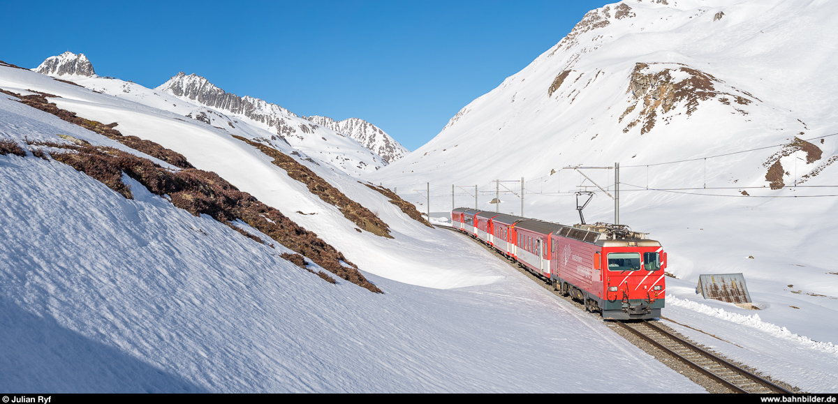 MGB HGe 4/4 II mit Regio Disentis - Andermatt am 23. März 2019 kurz vor Nätschen.