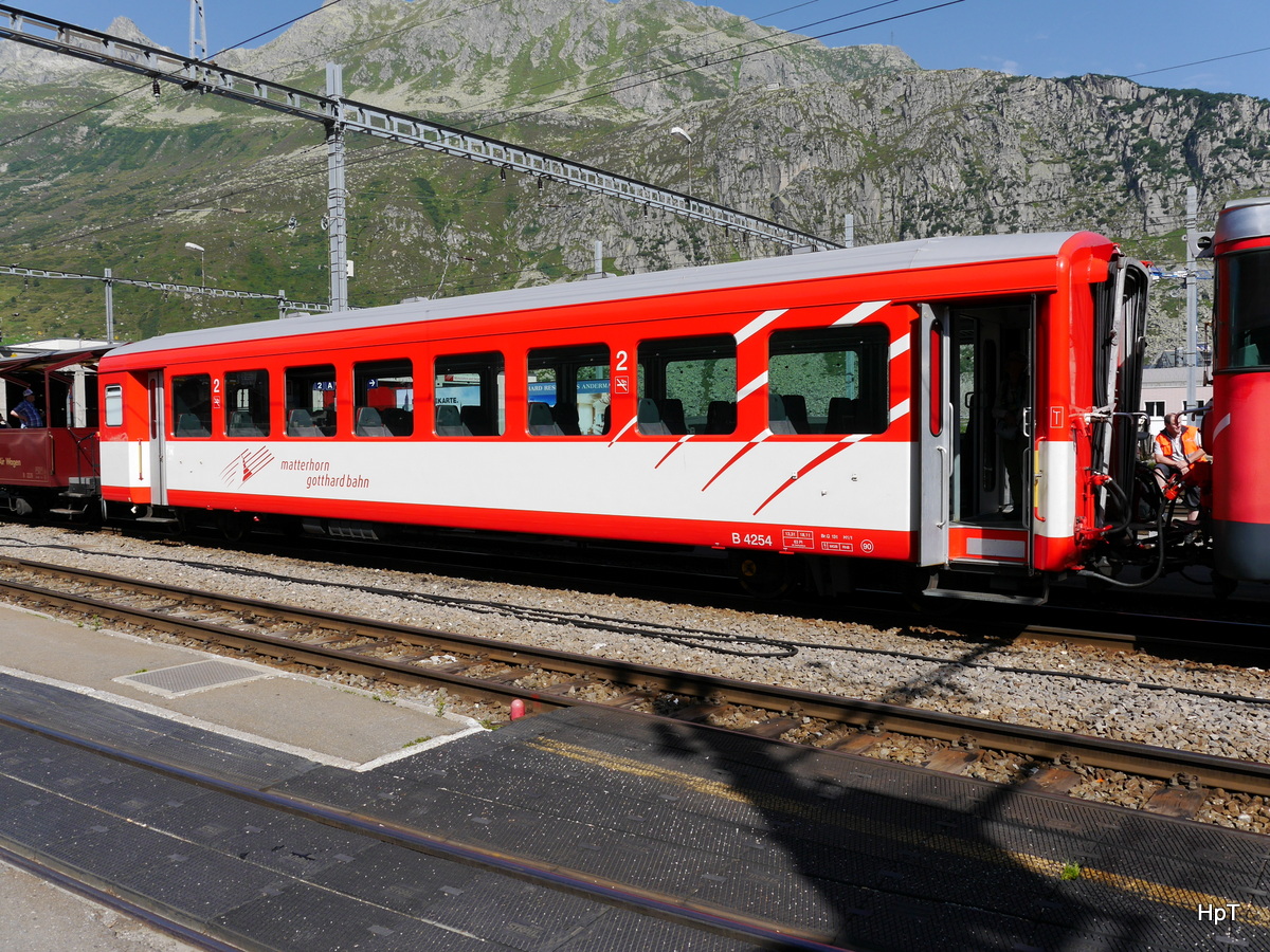 MGB - Personenwagen 2 Kl. B 4254 im Bahnhof Andermatt am 04.08.2017