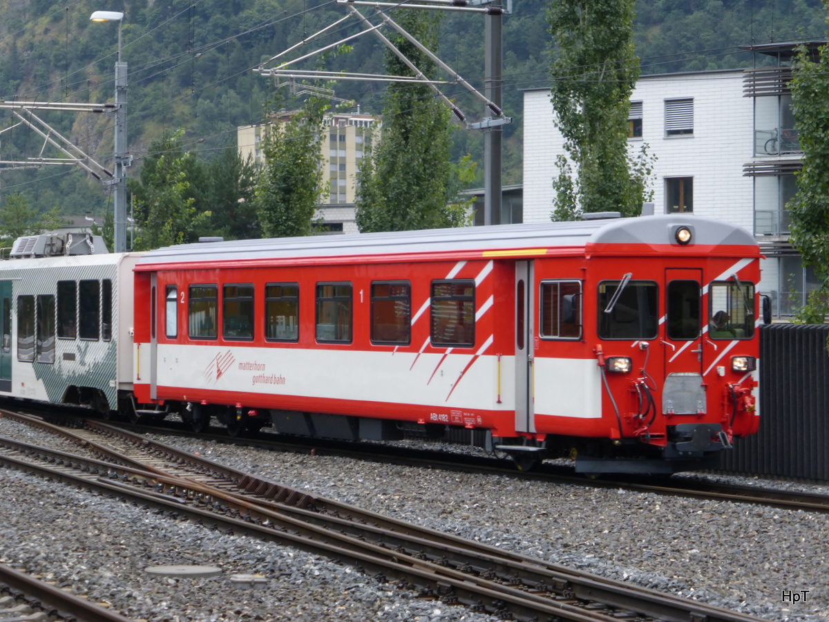 MGB - Steuerwagen ABt 4182 unterwegs im Bahnhof Visp am 14.08.2015