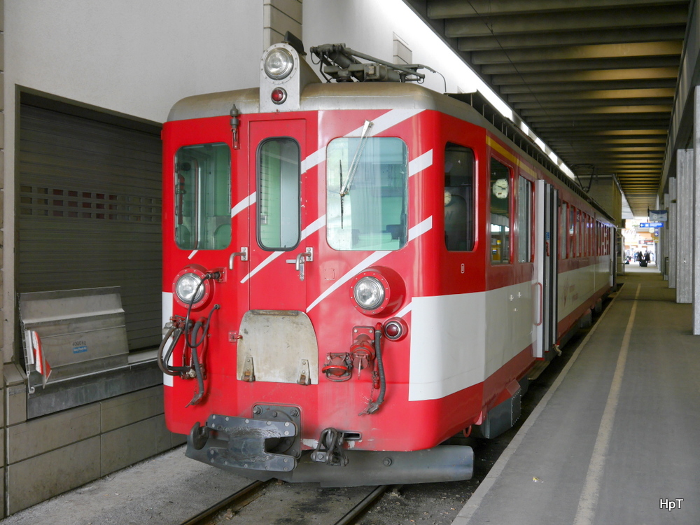 MGB - Triebwagen ABDeh 8/8 2042 unterwegs für das Bahnforum.ch als Extrazug auf Abschiedsfahrt im Bahnhof Zermatt am 12.04.2014