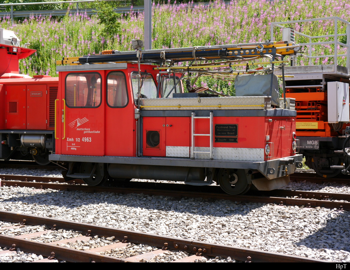 MGB - Zahnradlok Xmh 1/2  4963 abgestellt im Bahnhofsareal von Hospenthal am 27.07.2018