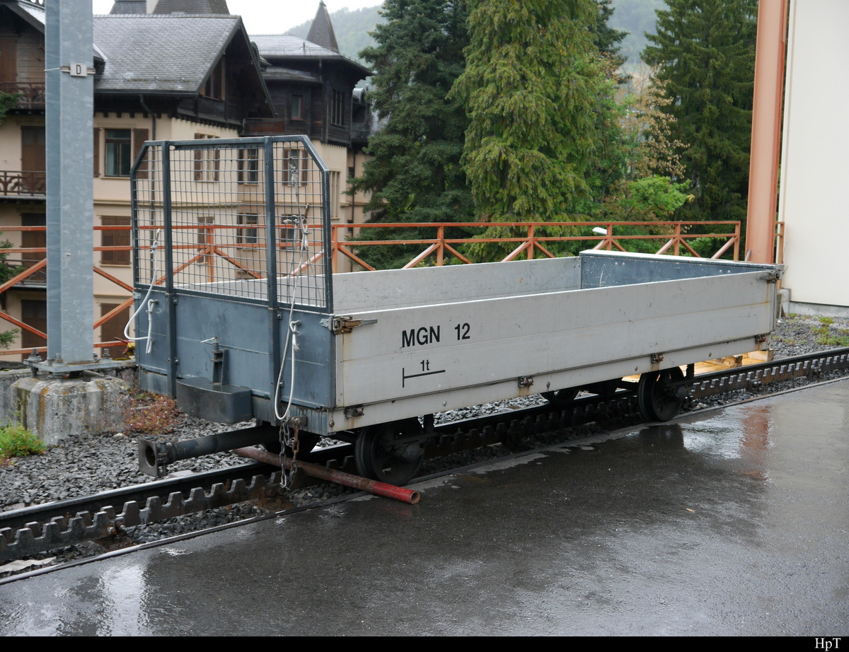 MGN - Güterwagen F 12 abgestellt vor dem Depot in Glion am 25.08.2018