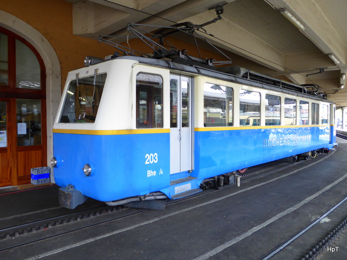 MGN - Triebwagen Bhe 2/4  203 im Bahnhof von Montreux am 03.05.2016