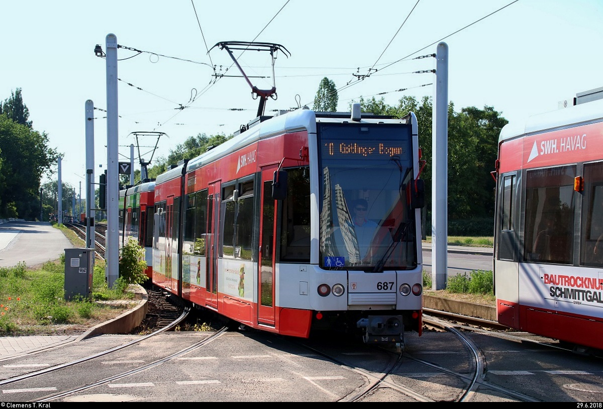 MGT-K (Bombardier Flexity Classic), Wagen 687 und 6??, der Halleschen Verkehrs-AG (HAVAG) als Linie 10 von Hauptbahnhof nach Göttinger Bogen erreichen die Haltestelle Rennbahnkreuz.
[29.6.2018 | 8:05 Uhr]