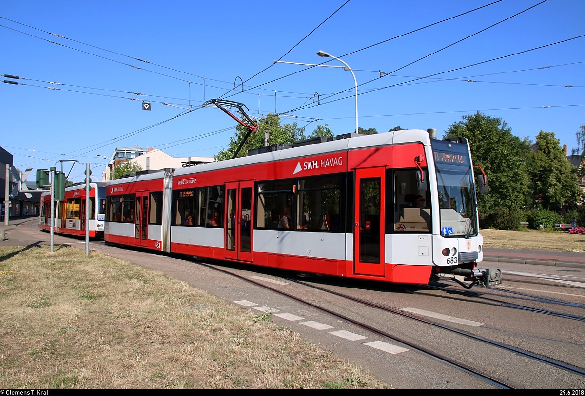 MGT-K (Bombardier Flexity Classic), Wagen 683 und Wagen 684, der Halleschen Verkehrs-AG (HAVAG) als Linie 10 von Göttinger Bogen nach Hauptbahnhof verlassen die Haltestelle Saline.
[29.6.2018 | 8:50 Uhr]