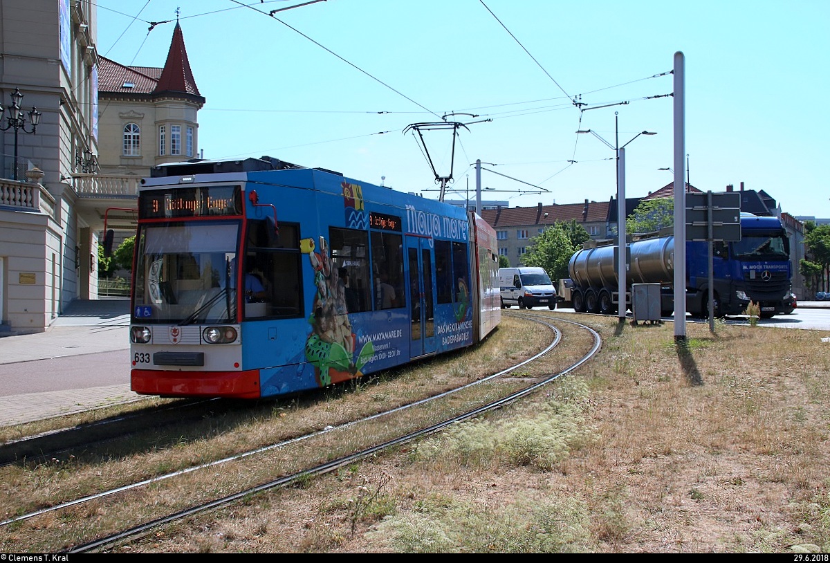 MGT6D, Wagen 633 mit Werbung für das Maya mare, der Halleschen Verkehrs-AG (HAVAG) als Linie 9 von Hauptbahnhof nach Göttinger Bogen erreicht die Haltestelle Am Leipziger Turm.
[29.6.2018 | 10:19 Uhr]
