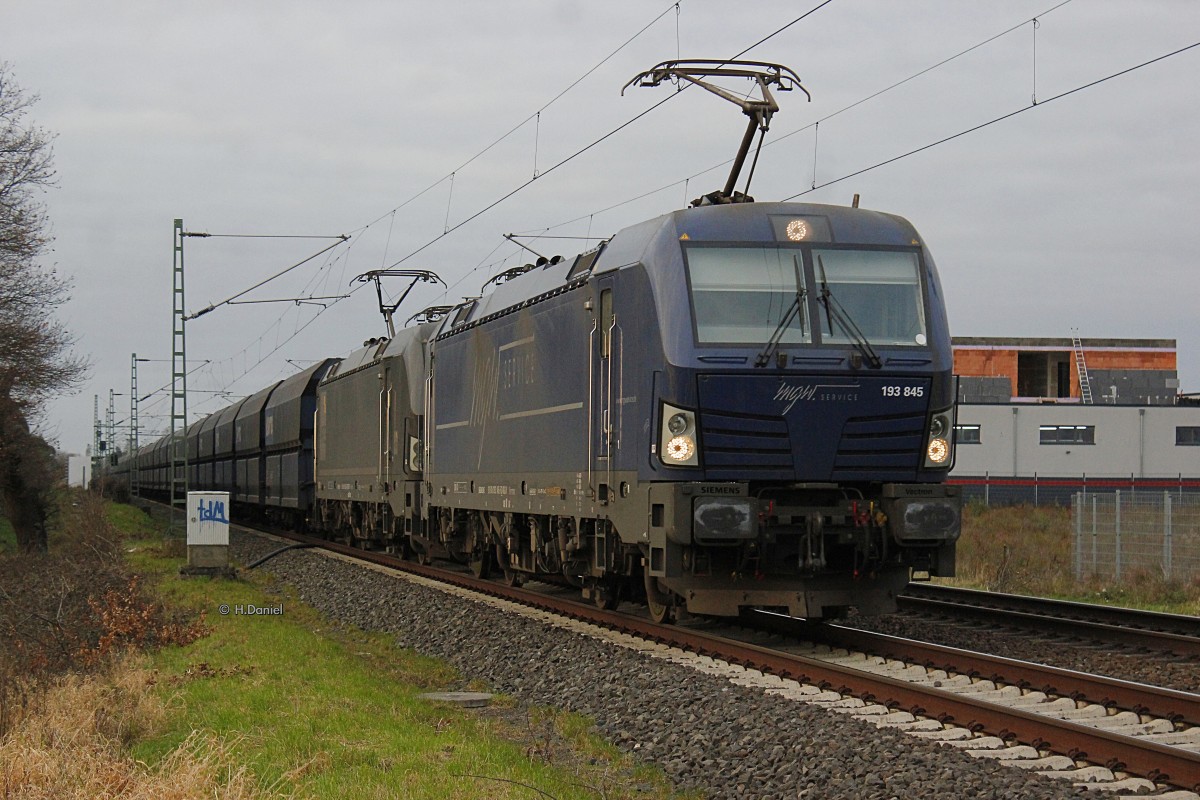 mgw 193 845 & MRCE 193 862 mit Kohlezug in Neuss Allerheiligen, Dezember 2015.