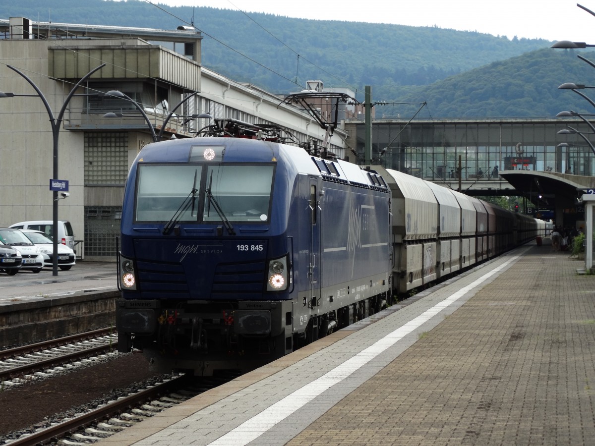 MGW Service 193 845 mit GATX Kohlewagen am 17.07.15 in Heidelberg Hbf 