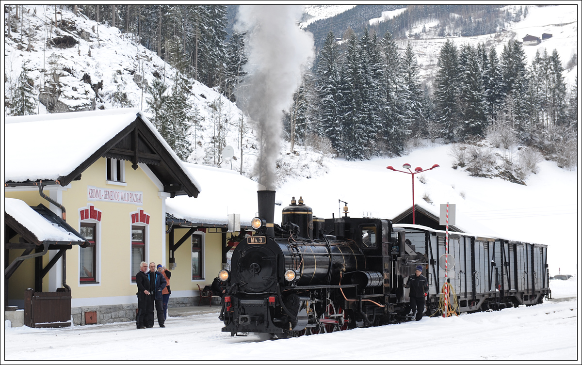 Mh.3 der Pinzgauer Lokalbahn mit dem Fotozug Sdz 900 von Zell am See nach Krimml am 1.2.2015 beim Verschub in Krimml aufgenommen.