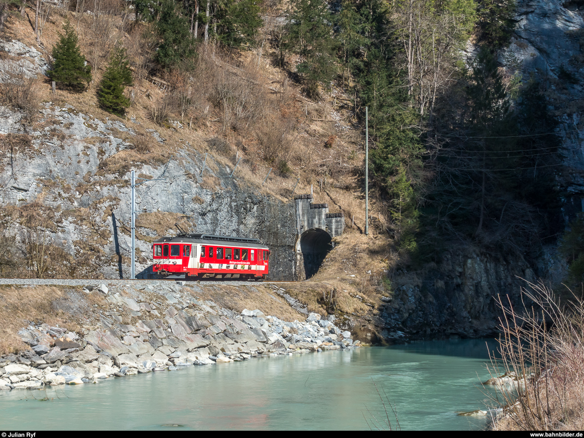 MIB Ersatztriebwagen BDe 4/4 11 (ex CJ) am 24. März 2018 ausgangs Aareschluchttunnel.
