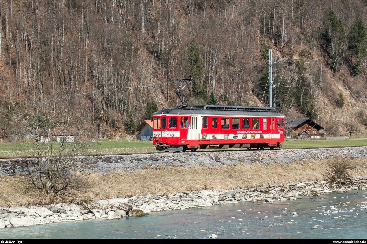 MIB Ersatztriebwagen BDe 4/4 11 (ex CJ) am 24. März 2018 kurz vor der Haltestelle Aareschlucht West.