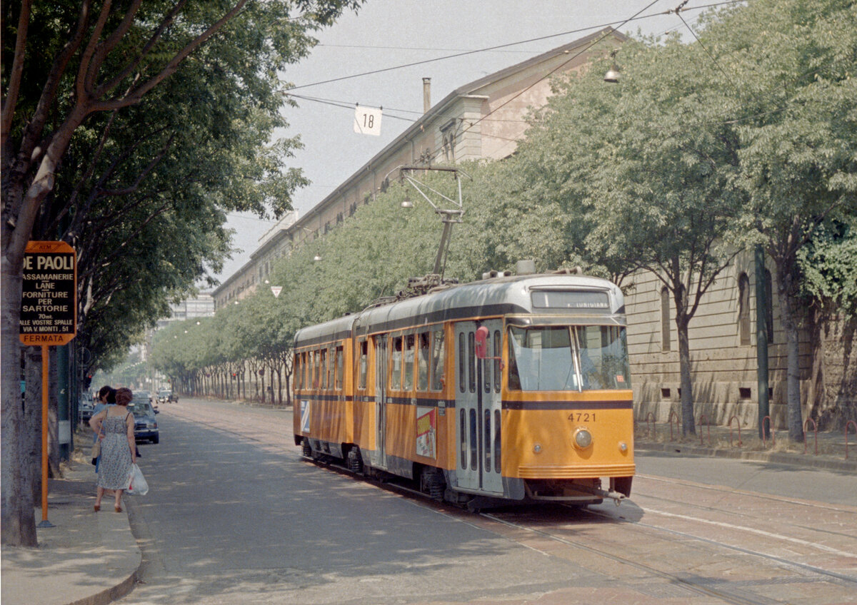 Milano / Mailand ATM Linea tranviaria / SL 1 (Motrice / Tw 4721) am 2. August 1984. - Scan eines Farbnegativs. Film: Kodak CL 200 5093. Kamera: Minolta XG-1.