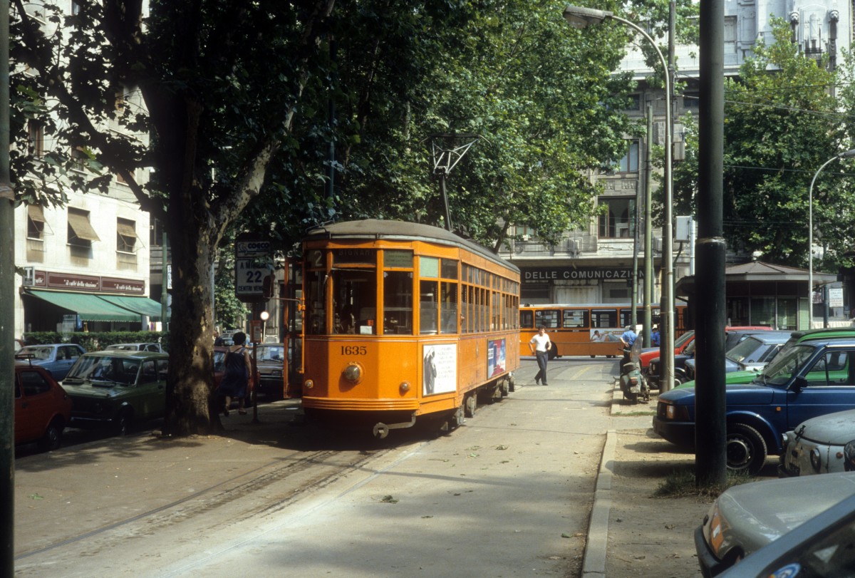 Milano / Mailand ATM SL 2 (Tw 1635) Piazza IV Novembre / Stazione Centrale im Juli 1987.