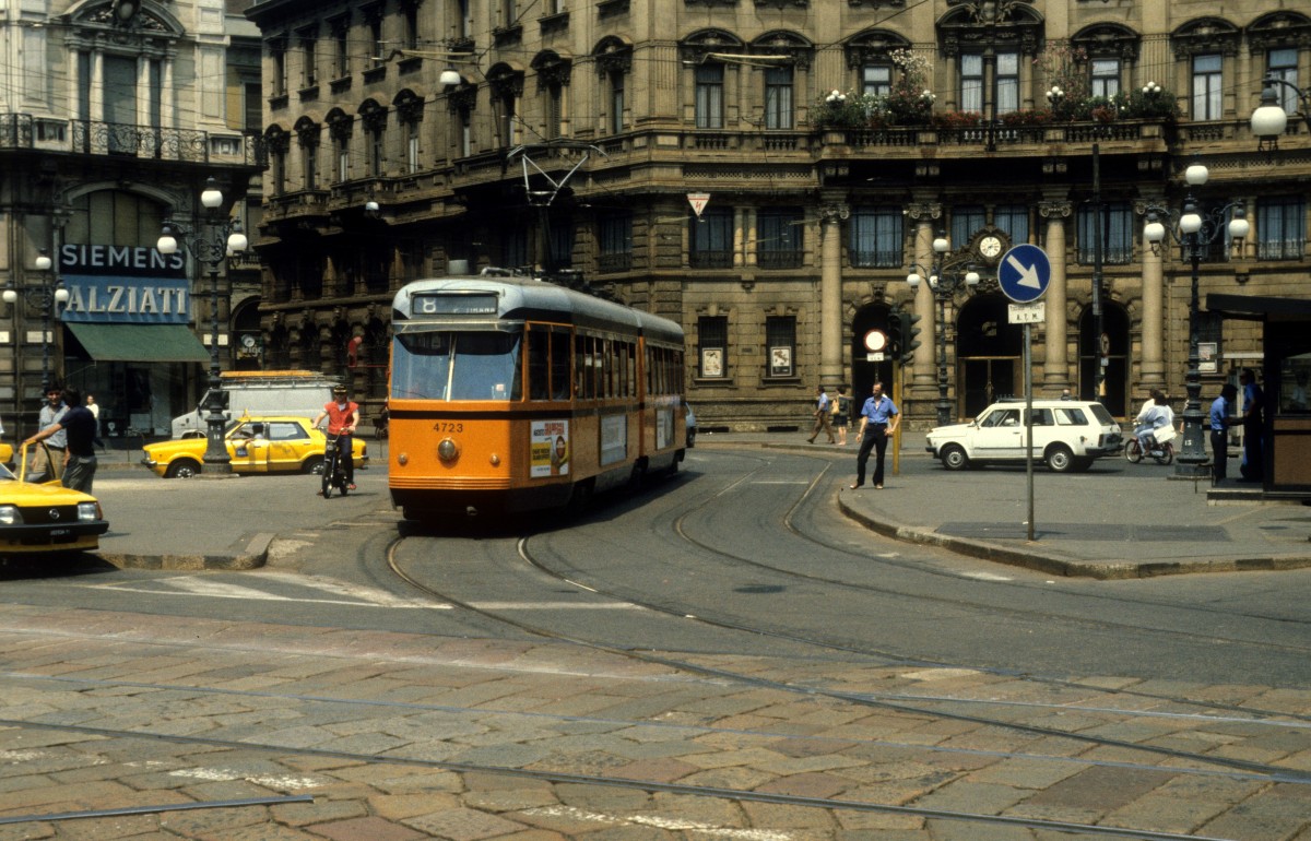 Milano / Mailand ATM SL 8 (GTw 4723) Piazza Cordusio im August 1984.