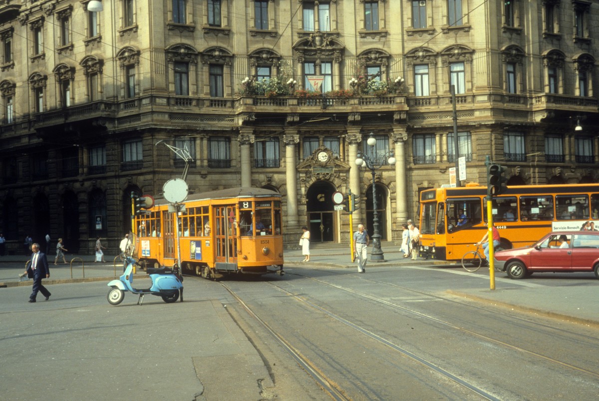 Milano / Mailand ATM SL 8 (Tw 1551) Piazza Cordusio im Juli 1987. 