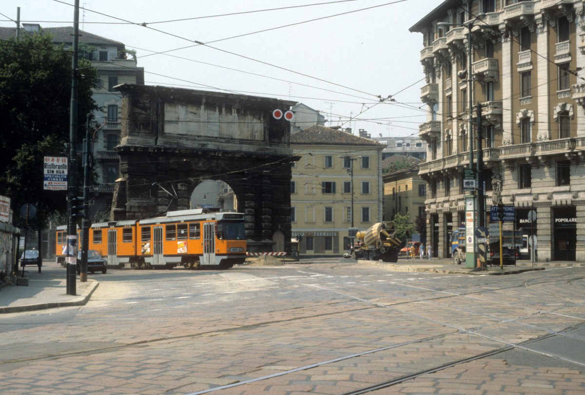Milano / Mailand ATM SL 13 (GAI-Jumbotram 4958) Corso di Porta Romana im August 1984.