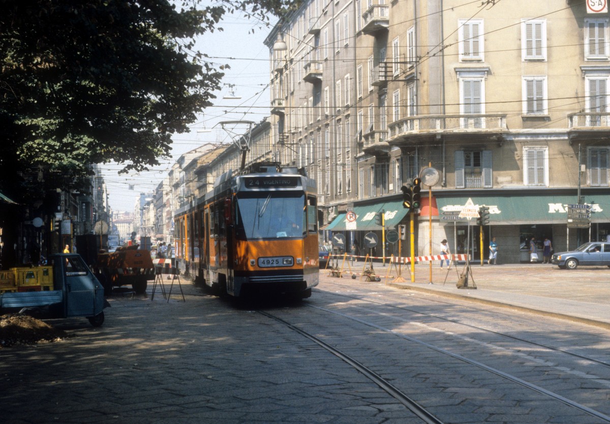 Milano / Mailand ATM SL 24 (GAI-Jumbotram 4925) im August 1984.