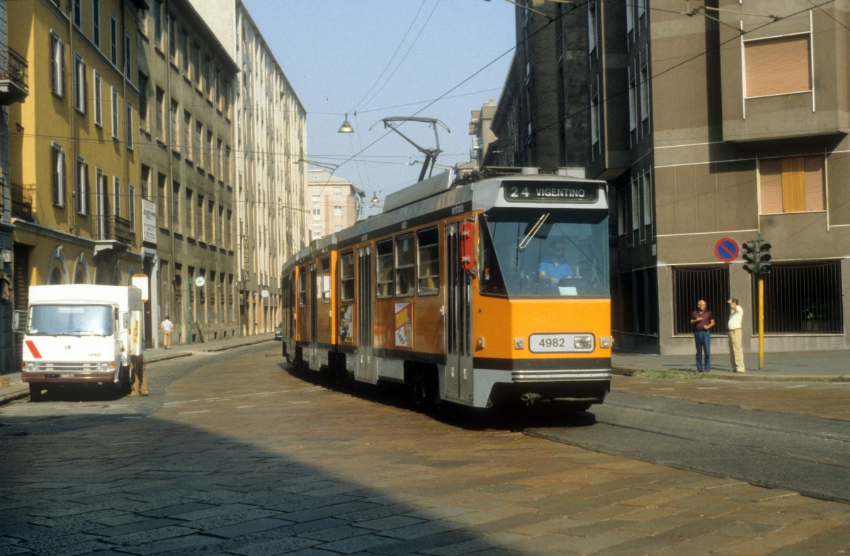 Milano / Mailand ATM SL 24 (GAI-Jumbotram 4982) im August 1984.