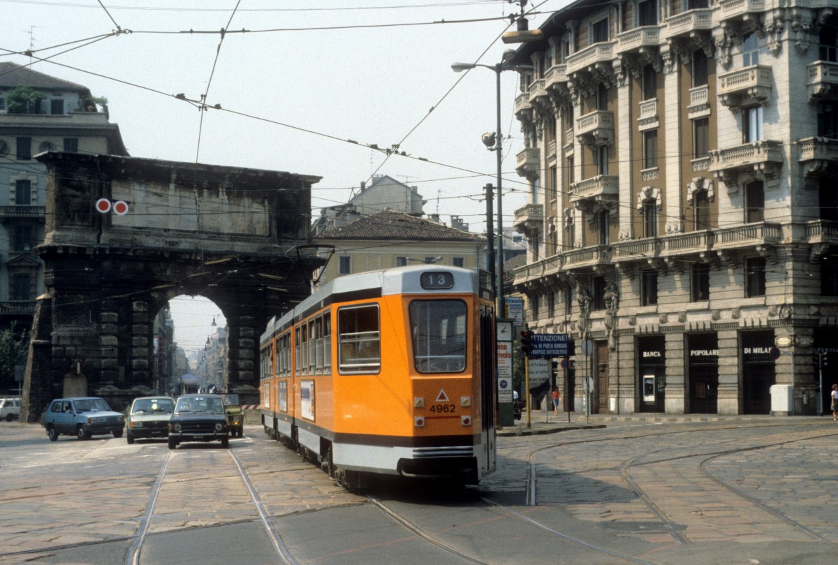Milano / Mailand SL 13 (GAI-Jumbotram 4962) Corso di Porta Romana im August 1984. 
