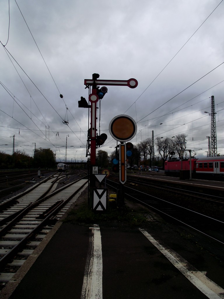 Mini Flgelsignal am 07.11.13 in Hanau Hbf 