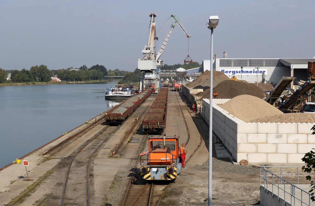 Minilok mit der Loknummer 2 der Albert Bergschneider GmbH // Hafen Ibbenbüren-Uffeln // 22.09.2017