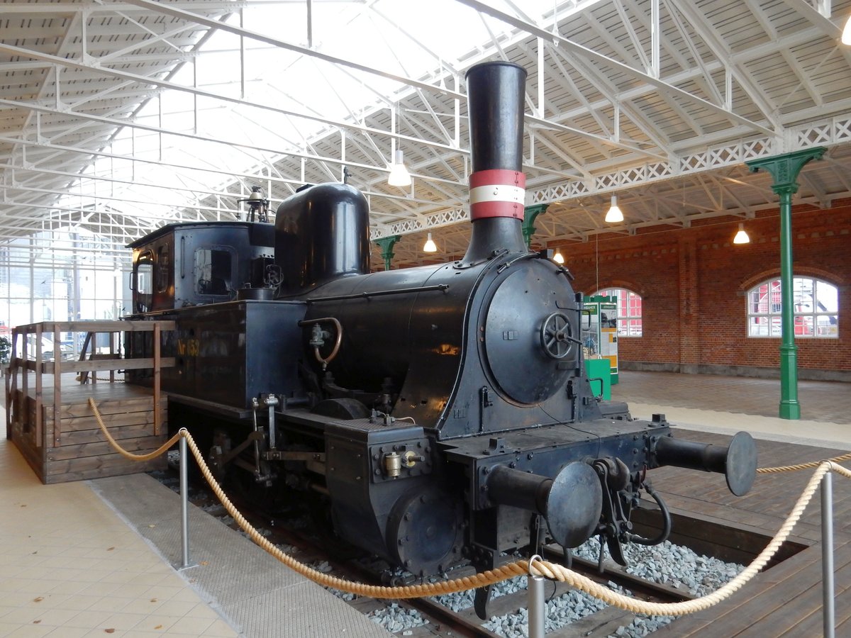 Mir unbekannte Lokomotive ausgestellt im Fährbahnhof Gedser (Dänemark) am 20.10.16